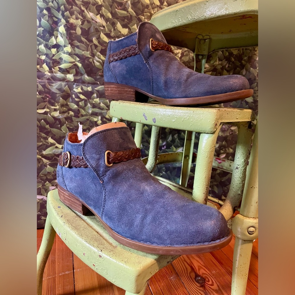 NWOB Born Blue Chukka Boots Sleek Design Comfort
